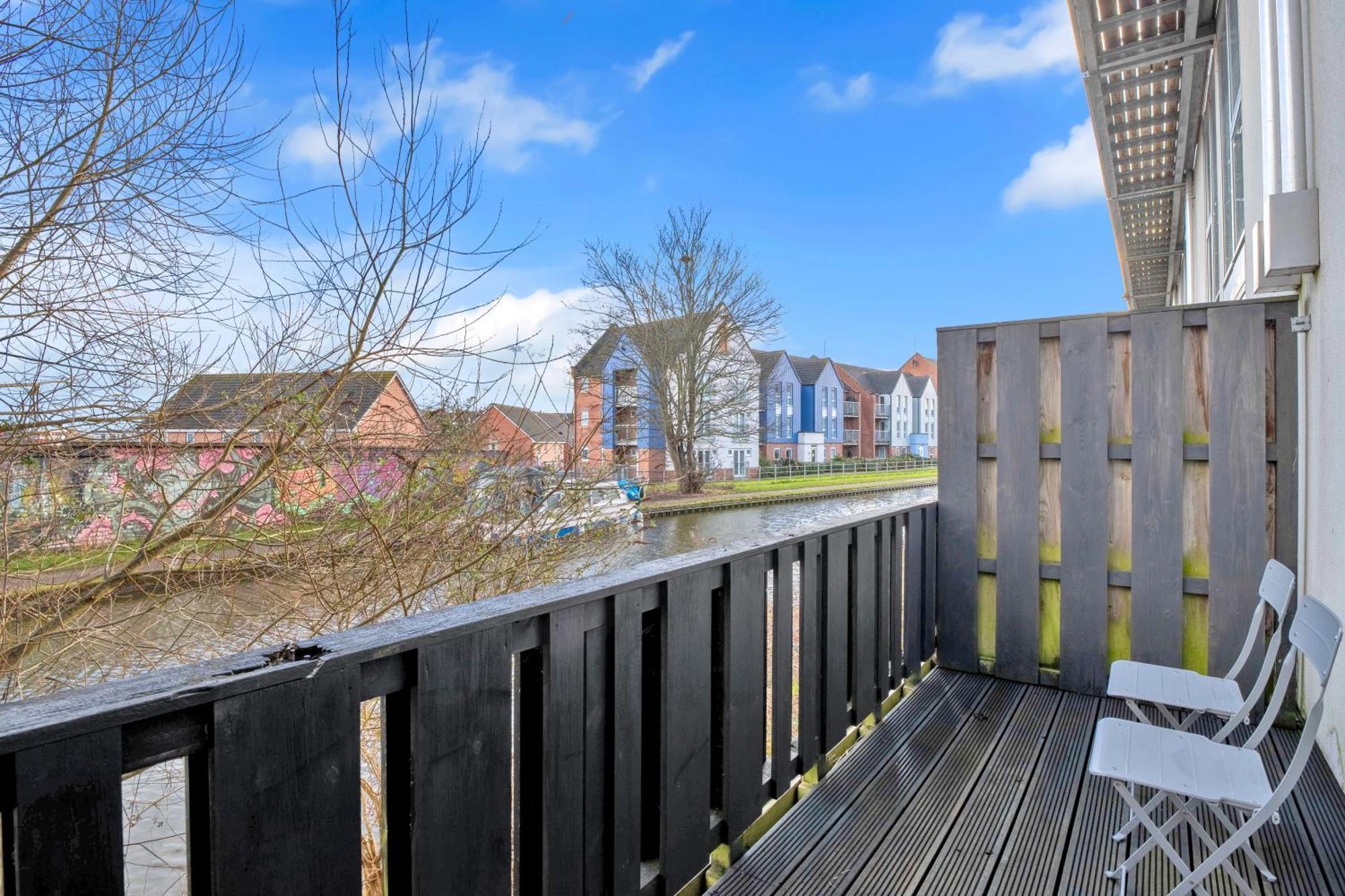 Luxury Waterfront Property With Free Parking Coventry Exterior photo